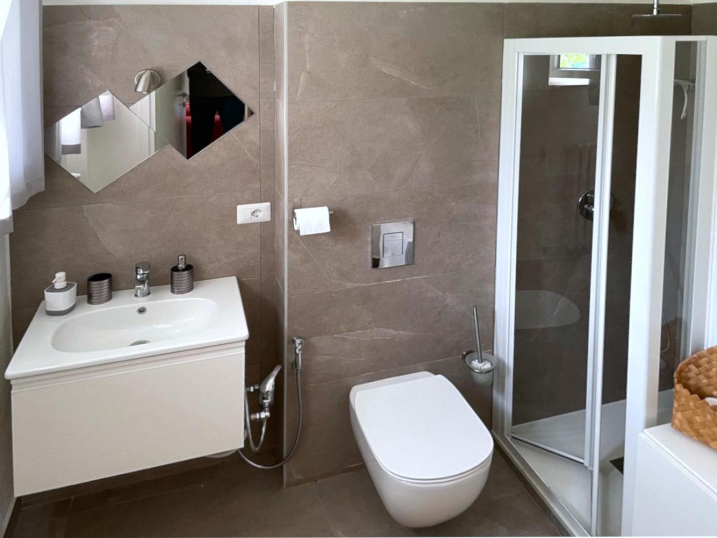 Domus 190 Rooms Varese Ngoại thất bức ảnh
